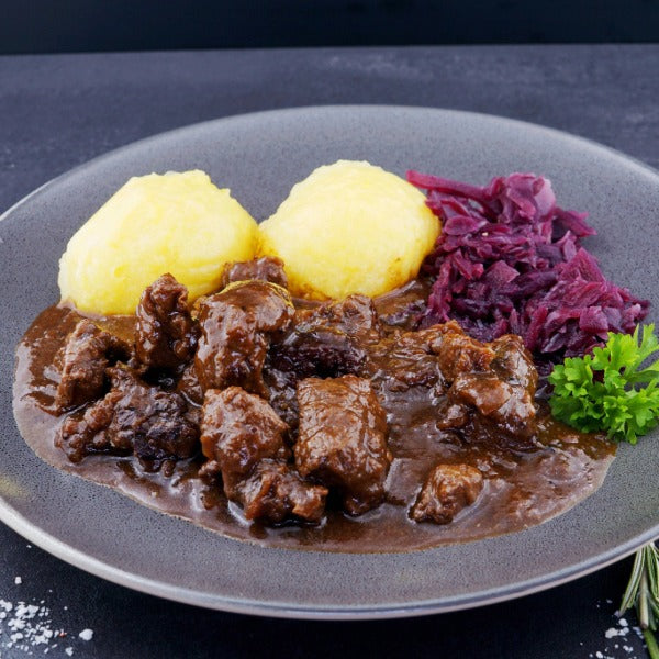 Hirschgulasch Teller