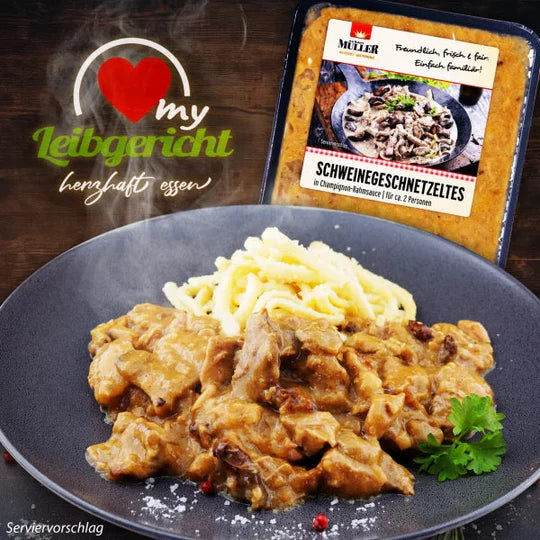Müller Schweinegeschnetzeltes in Champignon-Rahmsauce, serviert mit Spätzle auf einem Teller als Serviervorschlag