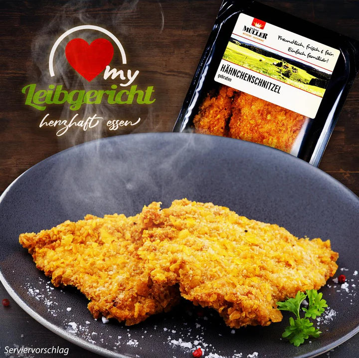 Müller Hähnchenschnitzel gebraten, serviert dampfend mit Gewürzen auf einem Teller als Serviervorschlag