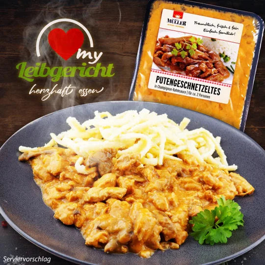 Müller Putengeschnetzeltes in Champignon-Rahmsauce, serviert mit Spätzle auf einem Teller als Serviervorschlag